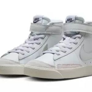 Nike Blazer Mid ‘77 girls size 13.5 NEW IN BOX